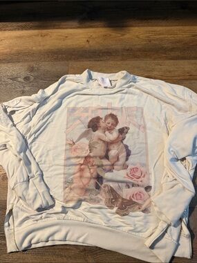 Selkie Cream Angel Graphic Sweatshirt women’s small